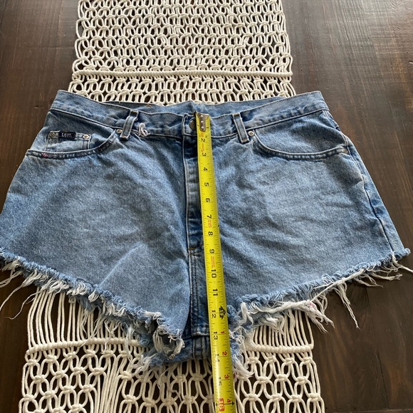 Vintage Lee high rise cut off mom jean shorts - Picture 2 of 6